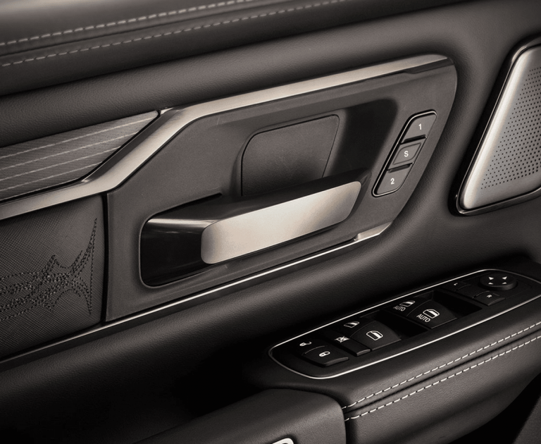 Lacks Interior Trim: Limited Black Onyx Chrome Spinelle Lacks Interior Trim: Limited Black Onyx Chrome Spinelle